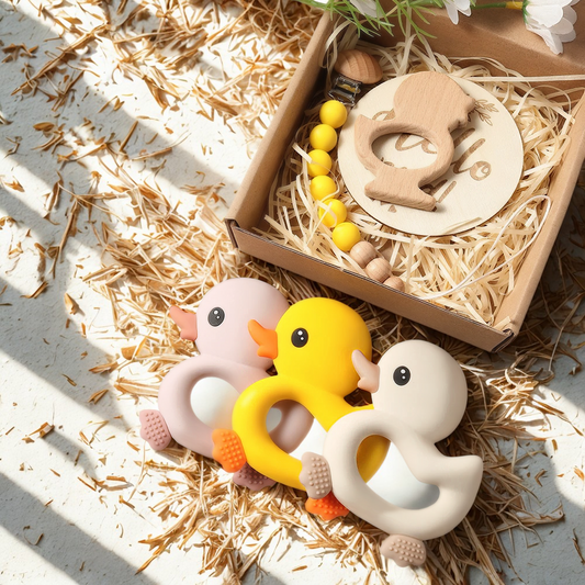 Baby Geschenkset zur Geburt – Beißring, Schnullerkette & Holzaccessoire in Geschenkbox