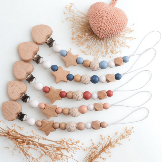 Schnullerkette Holz & Häkelperlen mit Herz-Clip & Stern – Handgemacht & Babyfreundlich