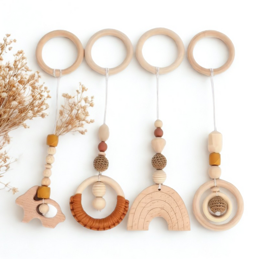 Spielbogen Anhänger aus Holz & Häkelperlen – für endloses Entdecken und Spielen