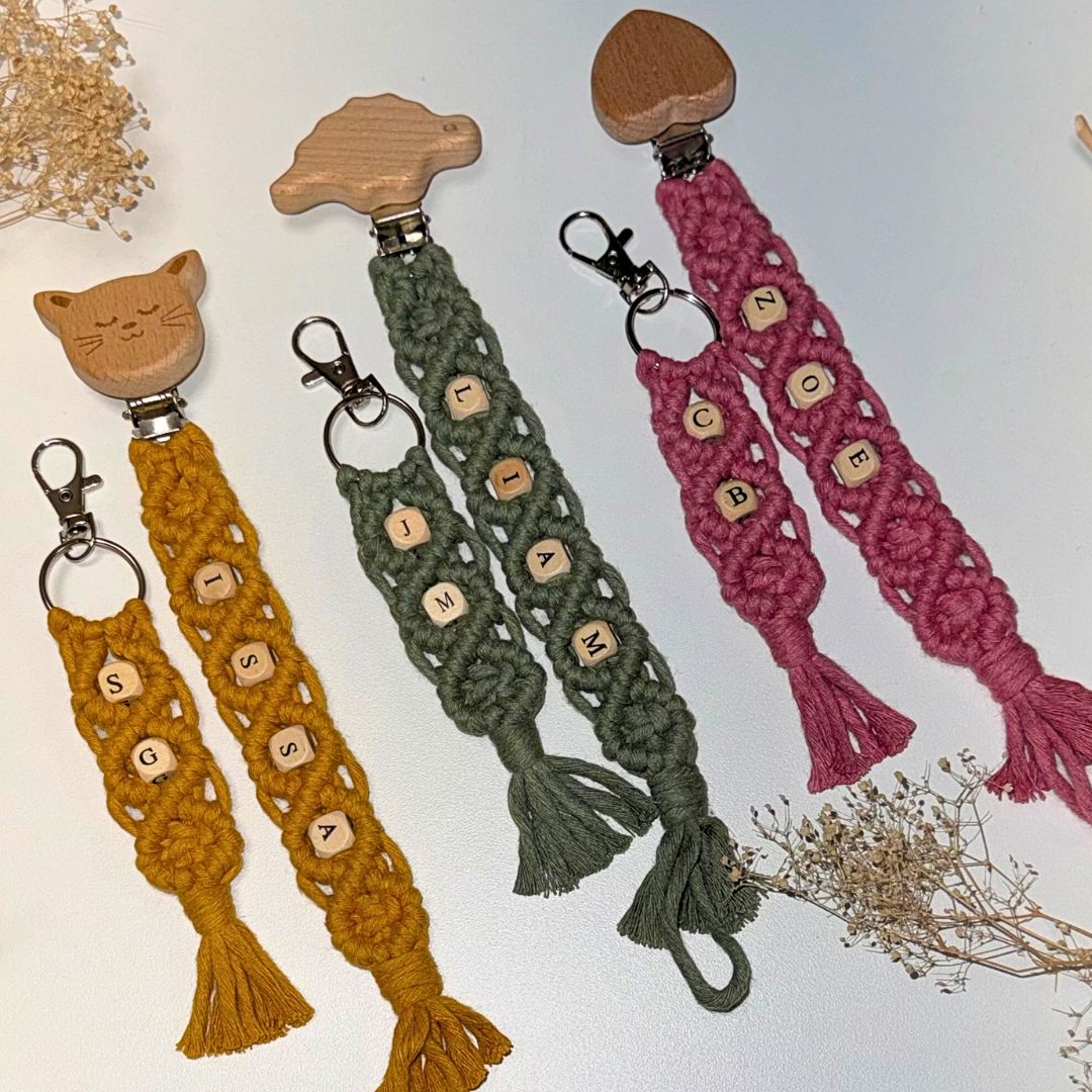 Personalisierbares Makramee Set – Handgemachte Schnullerkette mit passendem Schlüsselanhänger
