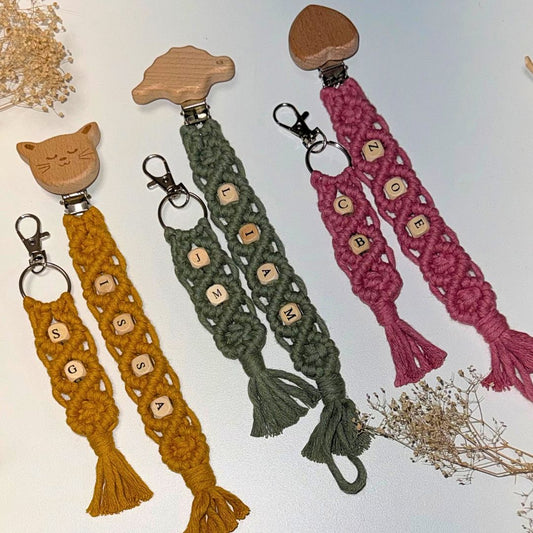 Personalisierbares Makramee Set – Handgemachte Schnullerkette mit passendem Schlüsselanhänger