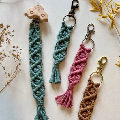 Geschenkset für Mamas – Schnullerkette & Makramee Schlüsselanhänger