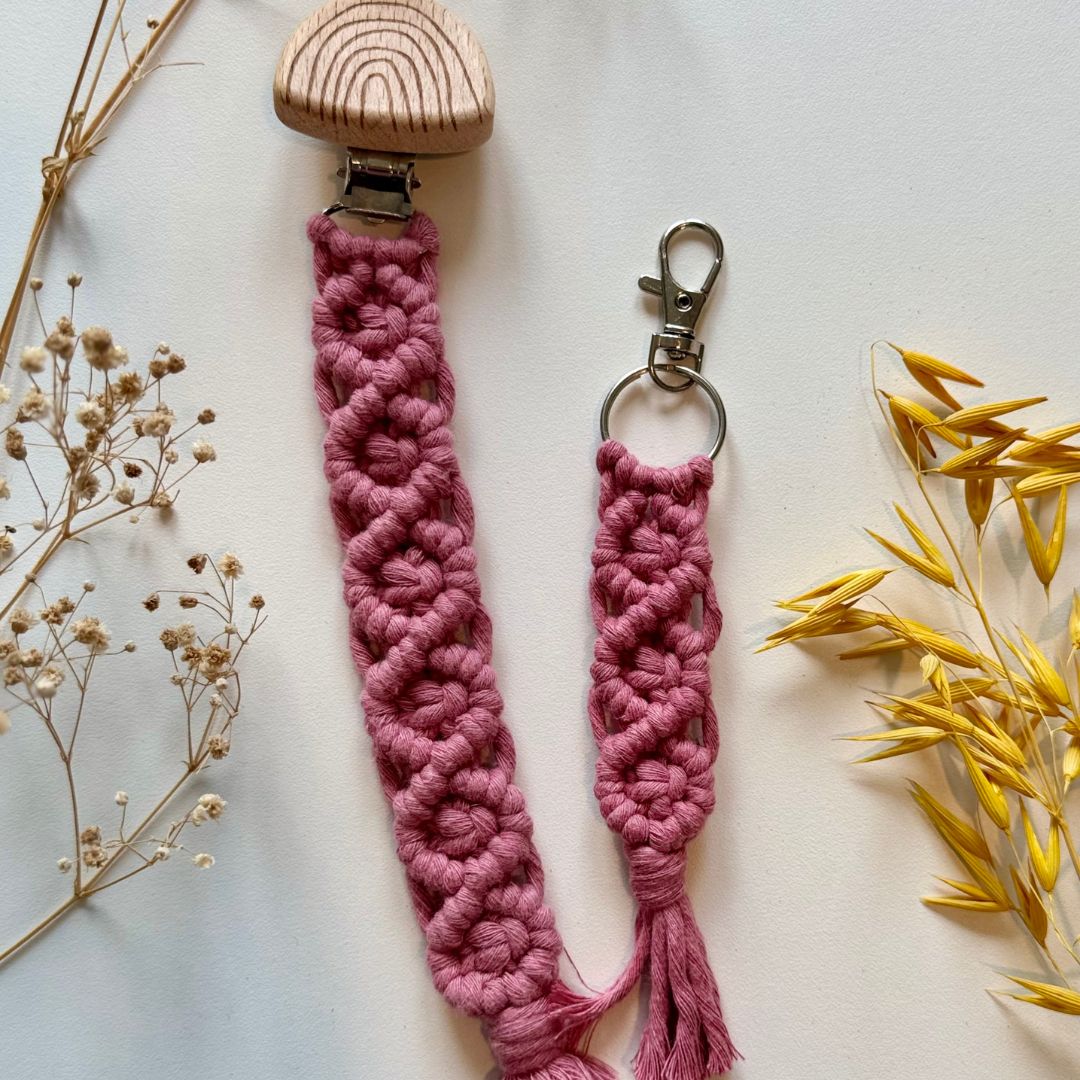 Geschenkset für Mamas – Schnullerkette & Makramee Schlüsselanhänger