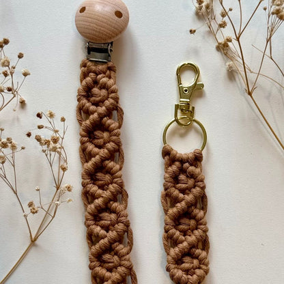 Geschenkset für Mamas – Schnullerkette & Makramee Schlüsselanhänger