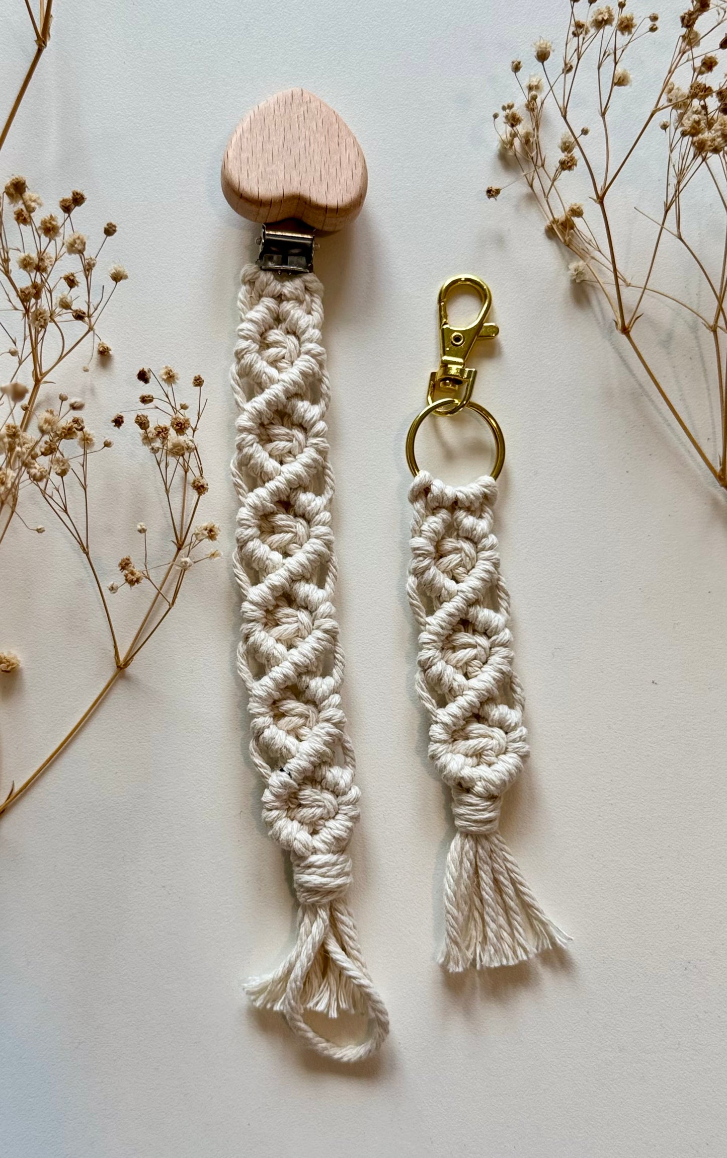 Geschenkset für Mamas – Schnullerkette & Makramee Schlüsselanhänger