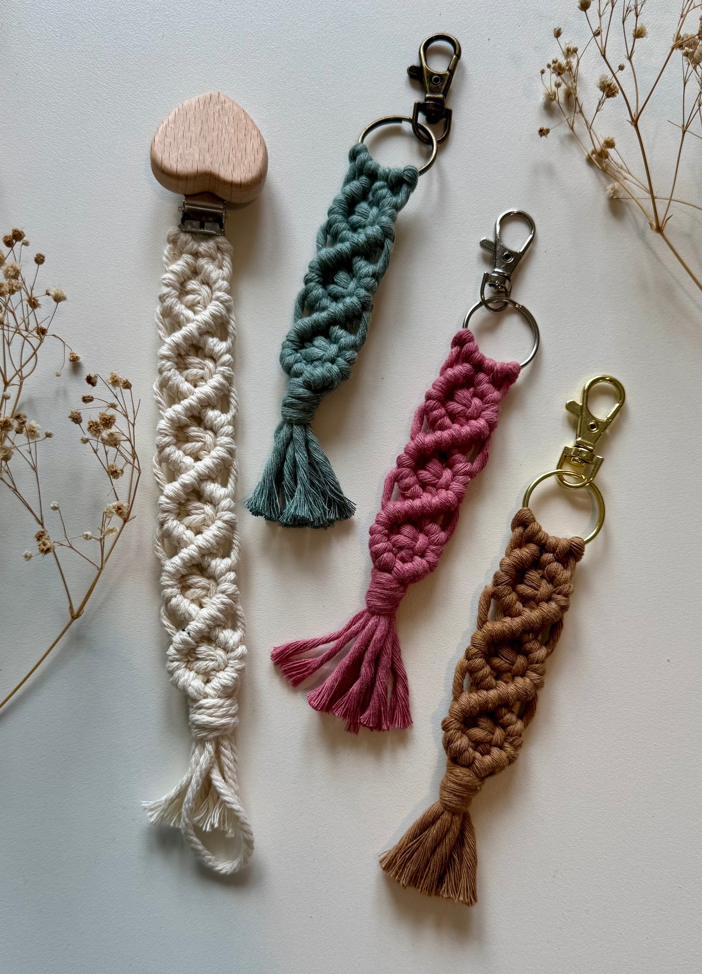 Geschenkset für Mamas – Schnullerkette & Makramee Schlüsselanhänger