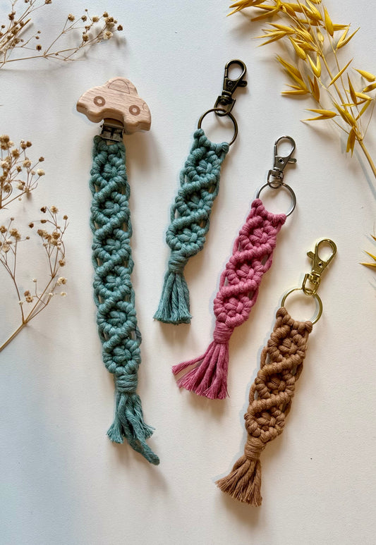 Geschenkset für Mamas – Schnullerkette & Makramee Schlüsselanhänger