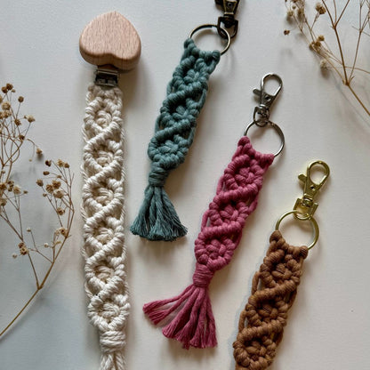Geschenkset für Mamas – Schnullerkette & Makramee Schlüsselanhänger
