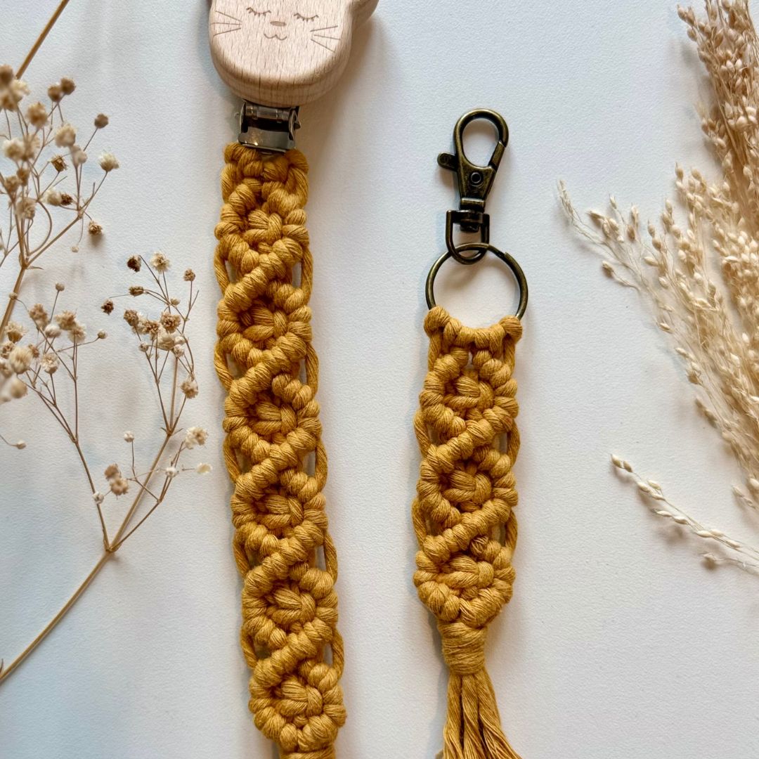 Geschenkset für Mamas – Schnullerkette & Makramee Schlüsselanhänger