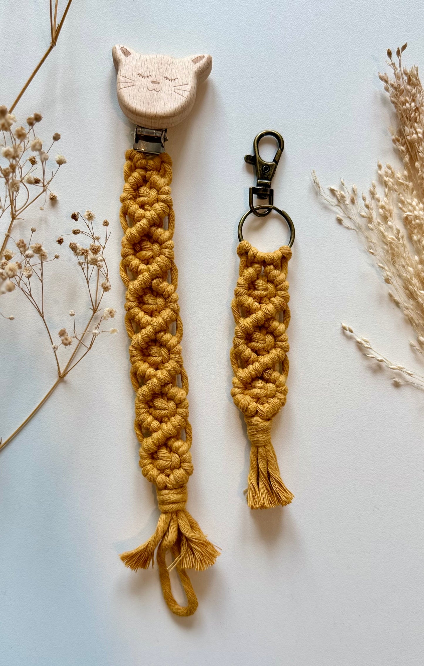 Geschenkset für Mamas – Schnullerkette & Makramee Schlüsselanhänger