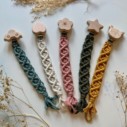 Makramee Schnullerkette handgefertigt- mit niedlichem Holzclip