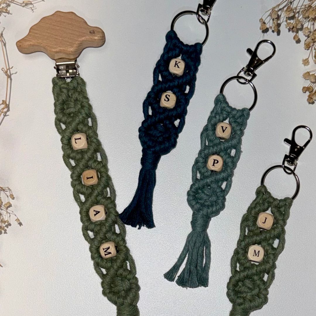 Personalisierbares Makramee Set – Handgemachte Schnullerkette mit passendem Schlüsselanhänger